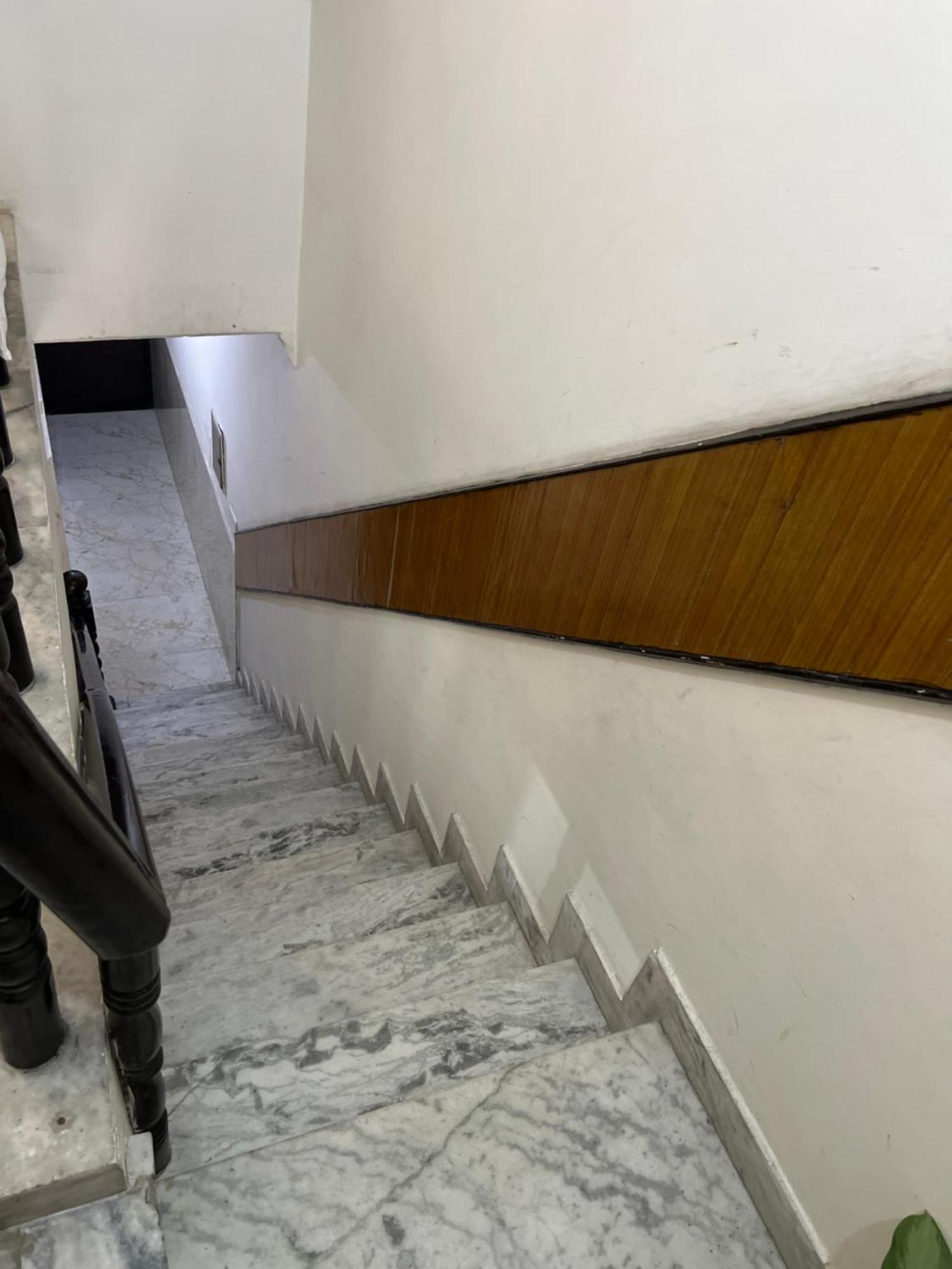 Raja Guest House -- Jalandhar Railway Station -- For Family, Couples, Travellers Экстерьер фото