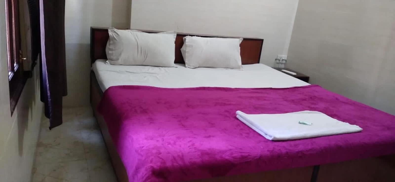 Raja Guest House -- Jalandhar Railway Station -- For Family, Couples, Travellers Экстерьер фото