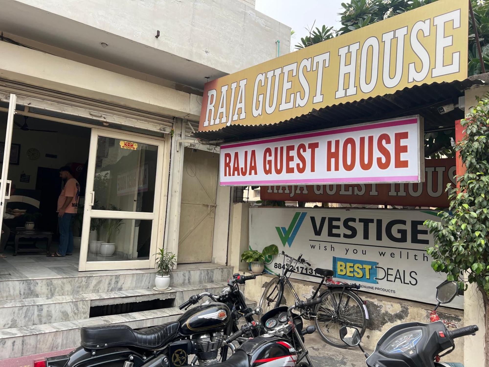 Raja Guest House -- Jalandhar Railway Station -- For Family, Couples, Travellers Экстерьер фото