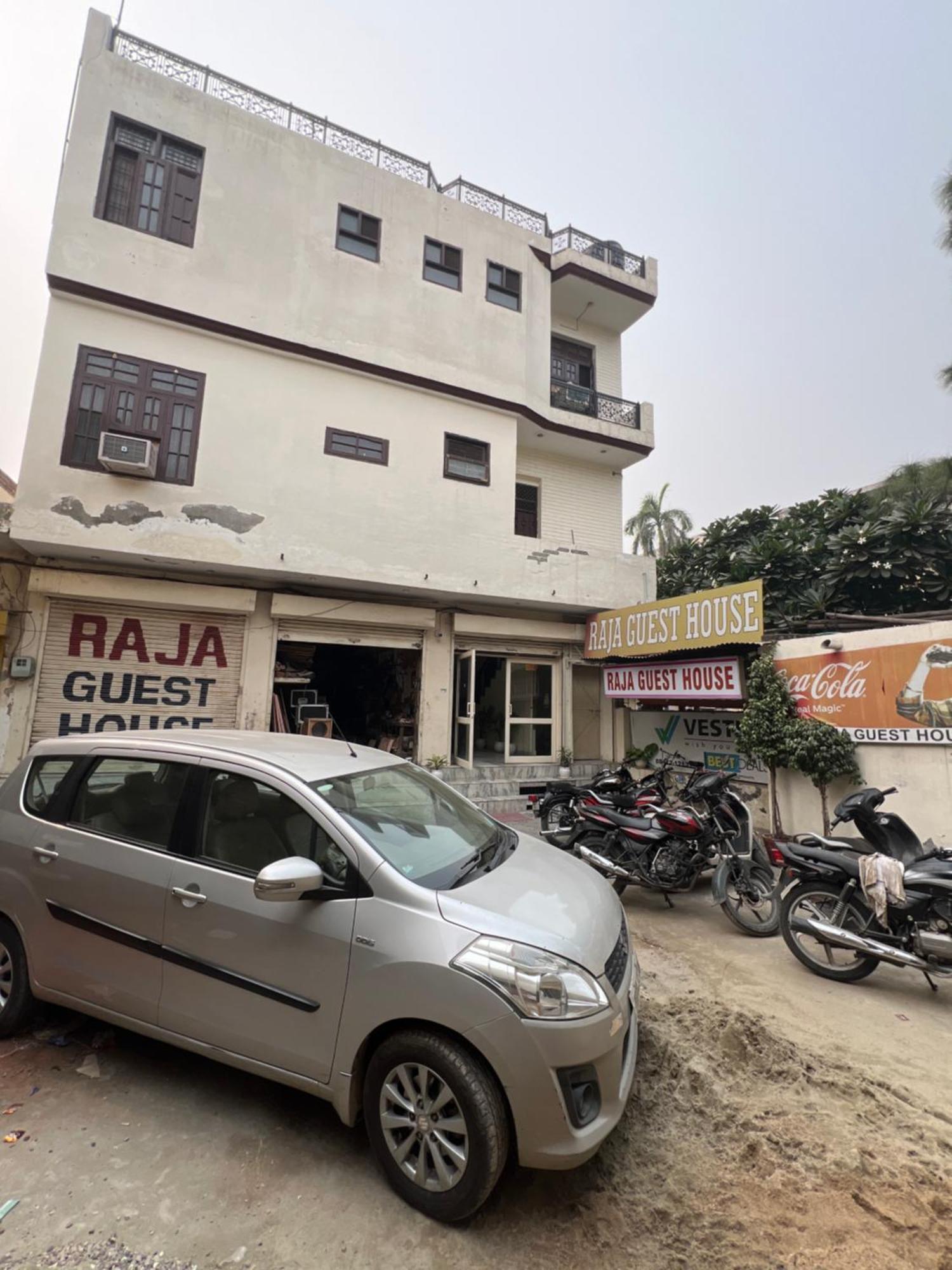 Raja Guest House -- Jalandhar Railway Station -- For Family, Couples, Travellers Экстерьер фото