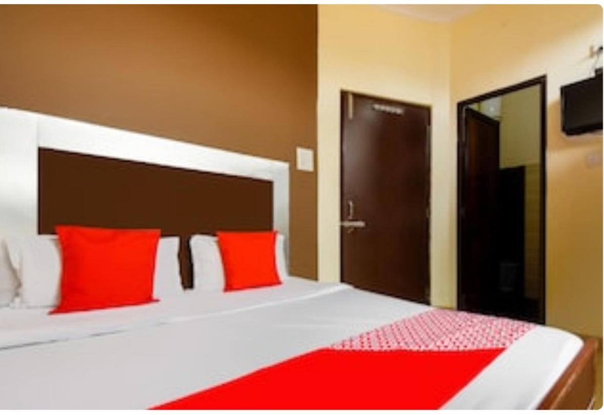 Raja Guest House -- Jalandhar Railway Station -- For Family, Couples, Travellers Экстерьер фото