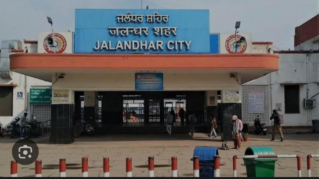 Raja Guest House -- Jalandhar Railway Station -- For Family, Couples, Travellers Экстерьер фото