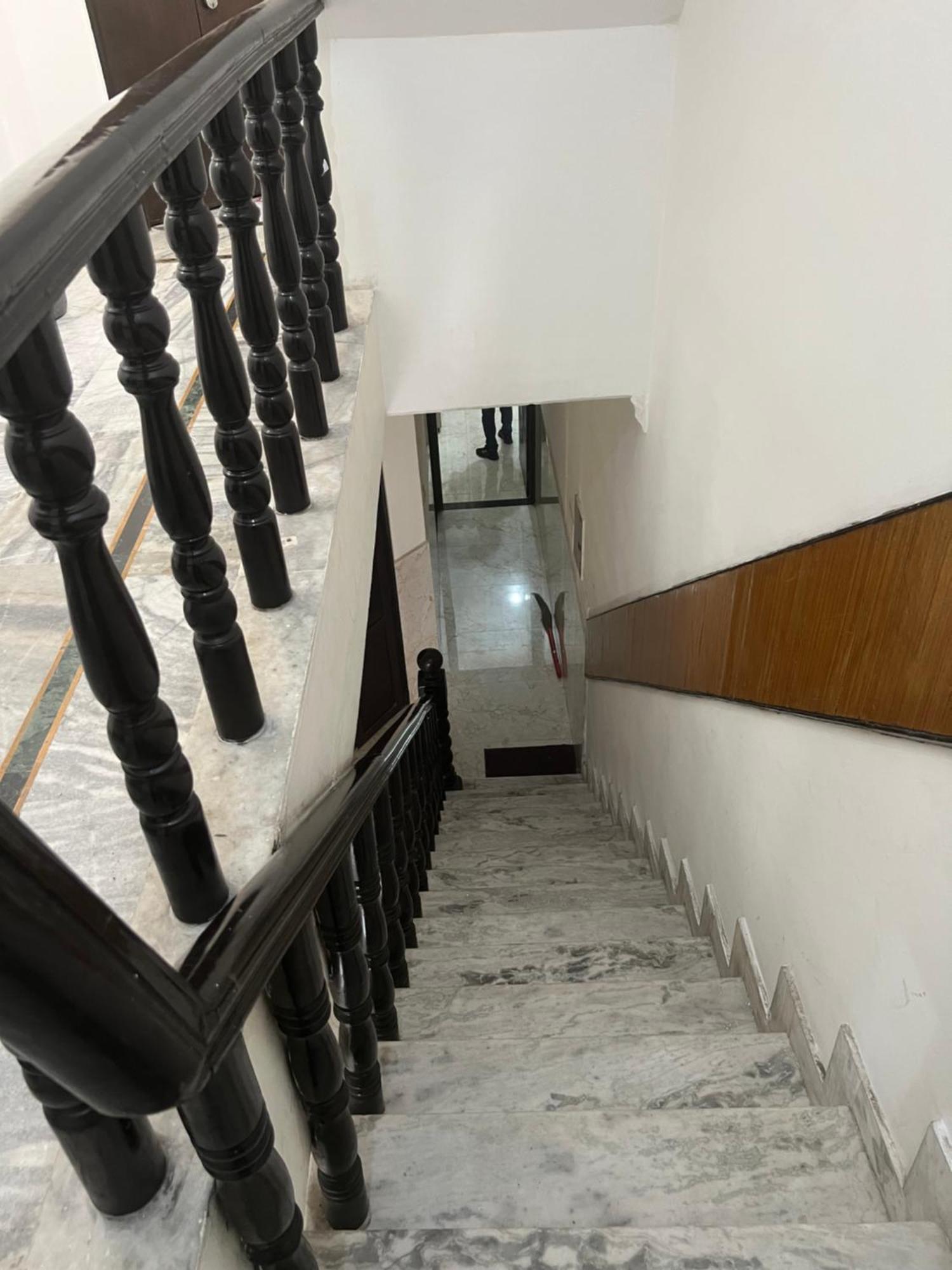 Raja Guest House -- Jalandhar Railway Station -- For Family, Couples, Travellers Экстерьер фото
